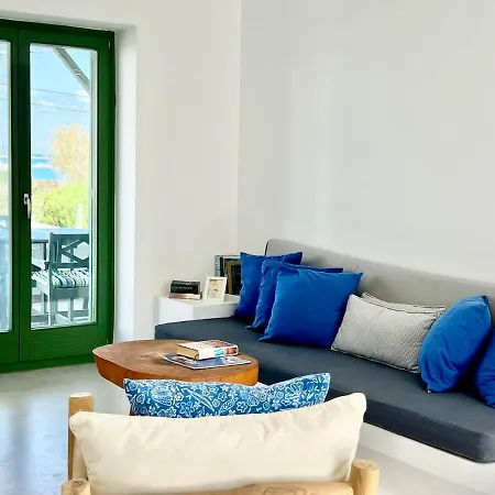 Casa de Férias Paros Front House