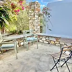 Semesterbostad Paros Front House