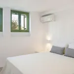 Semesterbostad Paros Front House