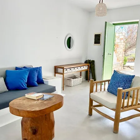 Paros Front House 度假居 *