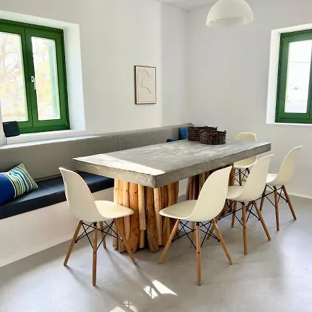 Paros Front House 度假居 *