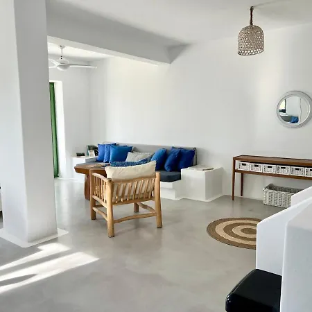 Paros Front House 度假居 纳乌萨