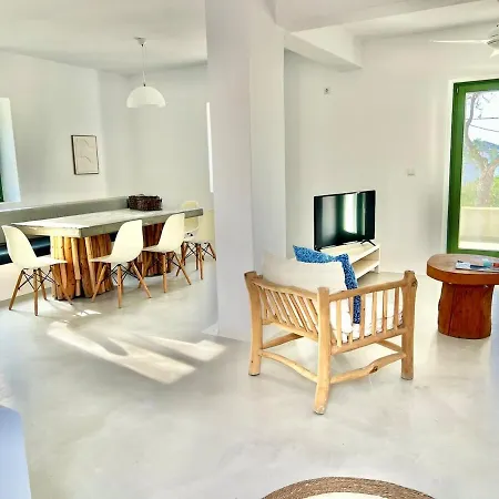 Paros Front House 度假居