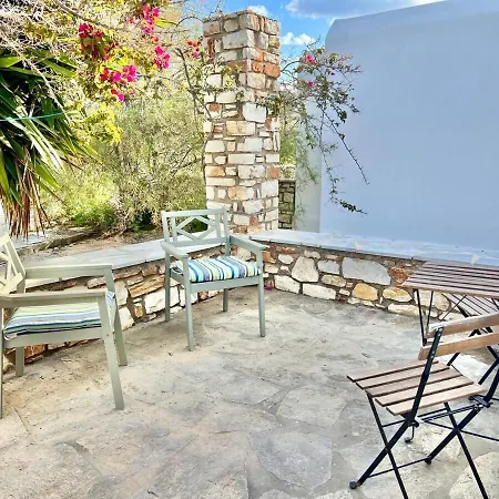 Semesterbostad Paros Front House