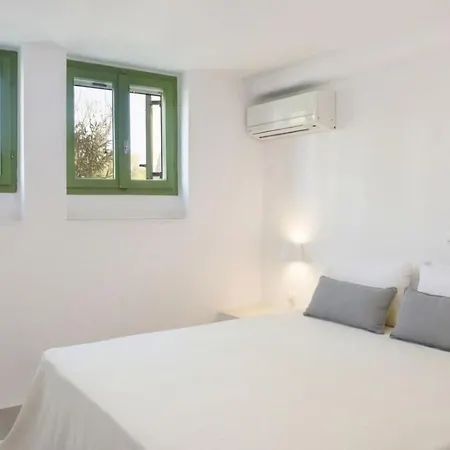 Semesterbostad Paros Front House