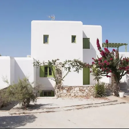 Paros Front House 纳乌萨