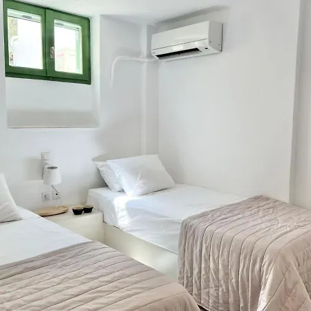 Paros Front House 度假居