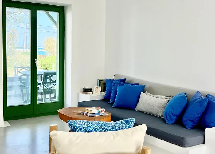 Casa de Férias Paros Front House